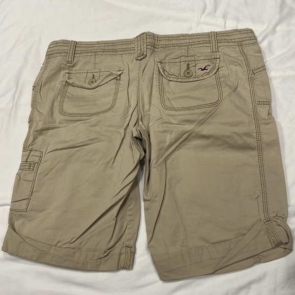 Hollister Tan Bermuda Shorts with Cargo Side Pocket Size 5 - 1037 - Picture 4 of 9